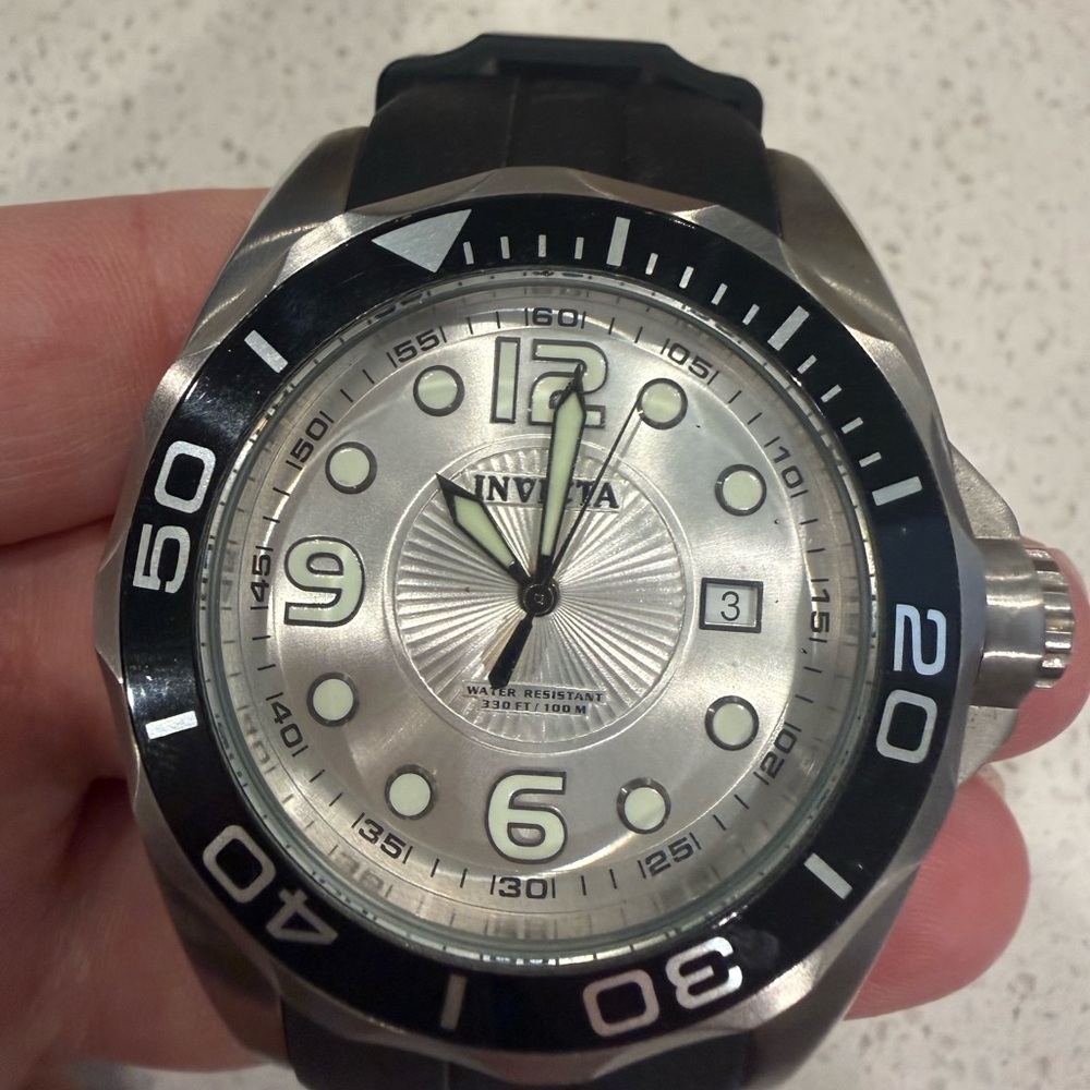 Invicta Men’s Silver Dial Black Bezel Swim Watch rubber band pro diver
